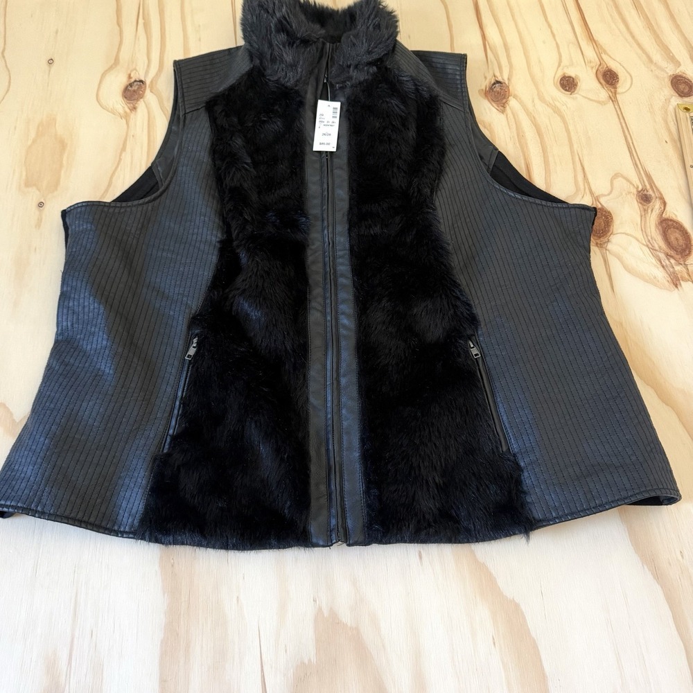 Avenue Black Faux Leather Faux Fur Vest Women's Zip Front Sleeveless Size 26/28
